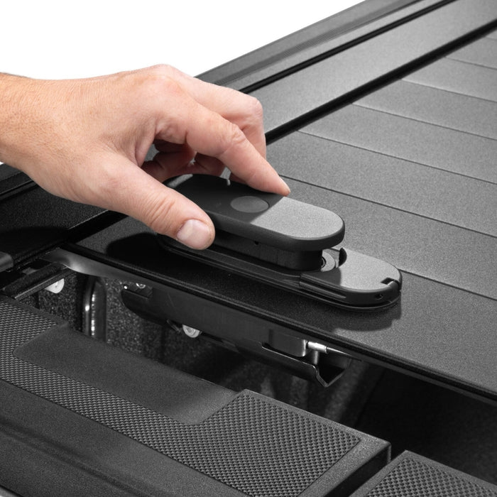 Retrax RetraxPRO XR - 24-26 Silverado/Sierra EV w/o Midgate Option w/o Stake Pocket  - Standard Rail Model T-80490