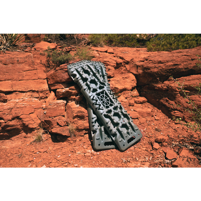 DV8 Offroad Traction Boards With Carry Bag - Red Model RTB1-01RD