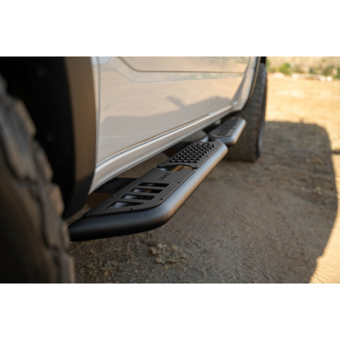 DV8 Offroad 2019-2025 RAM 1500 Crew Cab OE Plus Side Steps Model SRDR1-01